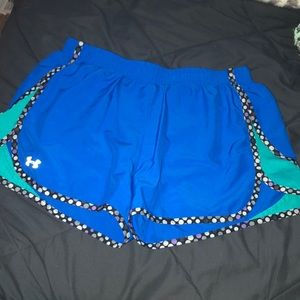 size: m under armor shorts